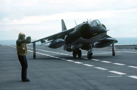 Marines AV-8A of VMA-231 on USS Nassau (15 October 1982).webp