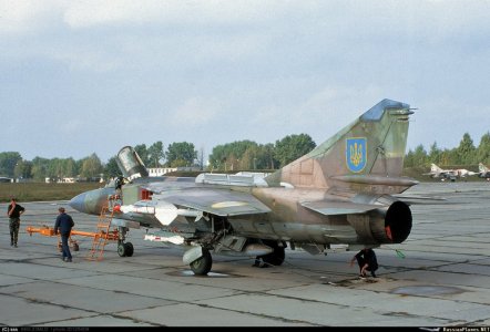 Ukrainian MiG-23MLD (05 blue) at Jytomyr-Ozernoye (September 2000).jpg