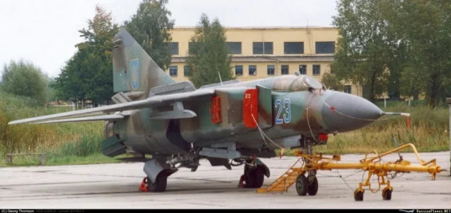 Ukrainian MiG-23MLD (23 blue) in QRA after 11-9-2001 at Jytomyr-Ozernoye (14 September 2001).webp