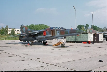 Ukrainian MiG-23UB (91 blue) at Jytomyr - Ozernoye (September 2000).webp