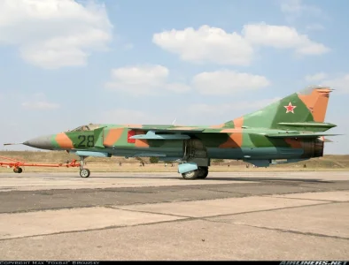 Belarus MiG-23MLD (28 black) at Baranovichi (29 April 2006).webp