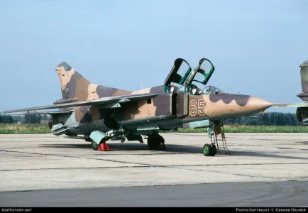 Belarus MiG-23UB (65 white) at Minsk - Machulishchi (9 September 1994).webp