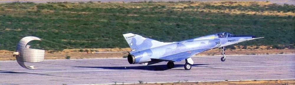 Chilean Mirage 50FC (501) landing.jpg
