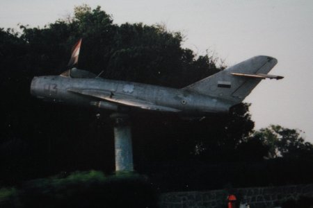 Yemeni MiG-17 (03 red) at Aden (2007).jpg