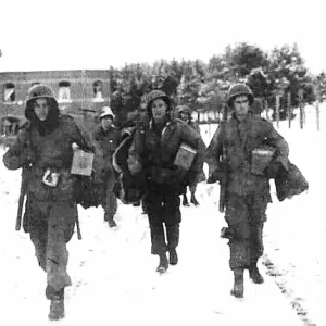 Medics of the 102nd Infantry Division WW2 | MilitaryImages.Net