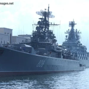 Frigate Pytliviy and cruiser Moskva berthed in Naples