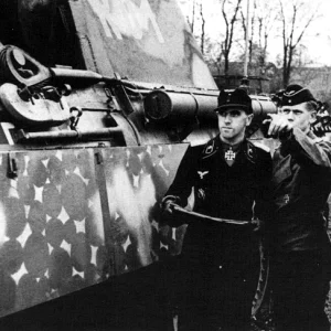 Panther-ausf-g-befehlswagen-fallschirmpzkorps-hermann-gring_8320711607_o