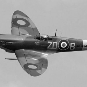 FLIK_british-spitfire-fighter_cal0417-1024x536