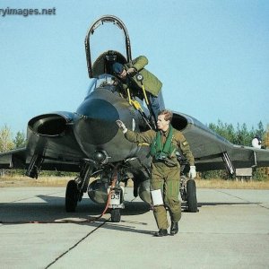 Major prepares to fly Saab 35S Draken
