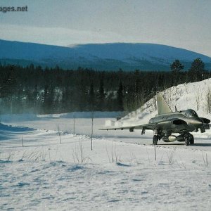 Saab 35S Draken is taxiing from dispersal area