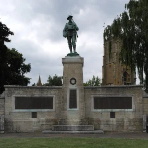 EVESHAM WAR MEMORIAL, WORCESTERSHIRE  (1)