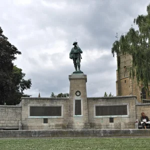 EVESHAM WAR MEMORIAL, WORCESTERSHIRE   (3)