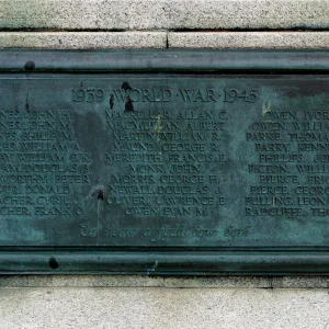 LLANDUDNO WAR MEMORIAL  WWII  (C)