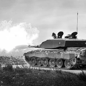 Challenger_2_Tank_Live_Firing_During_Exercise_MOD_45155718