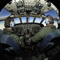 RAF_Pilot_Training_in_Cockpit_of_Nimrod_Aircraft_MOD_45152088