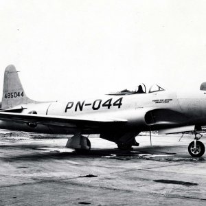 1947-7-15 Lockheed P-80A Shooting Star 44-85044.jpg
