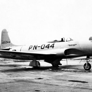 Lockheed P-80 Shooting Star with twin 12.7mm machineguns in oblique mount.jpg
