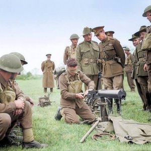 king George inspects machine gunners