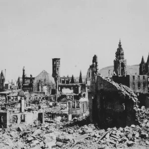 0000-Bombed_Manheim_ruins_1945.jpg