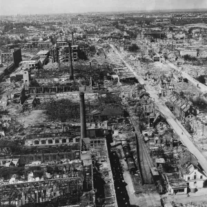 0000-Bremen_in_ruins_Hastedt_Hemelingen_Borgward-Werke_1945.jpg