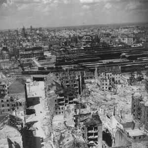 0000-Nurnberg_Nuremberg_In_Ruins_Hauptbahnhof_1945.jpg | A Military ...