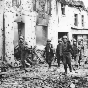 0000-US_Soldiers_Advance_through_the_streets_of__Weisweiler_Germany ...