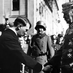 Bundesarchiv_Bild_183-S38324_Tag_von_Potsdam_Adolf_Hitler_Paul_v._Hindenburg.jpg