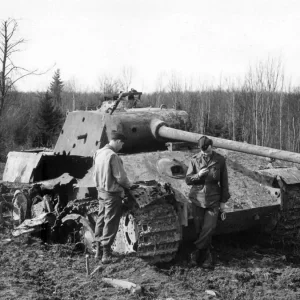 Destroyed_Panther_tank_Germany_1945-1.jpg