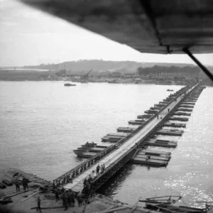 Pontoon-bridges-being-built-across-the-Rhine.-IWM.jpg