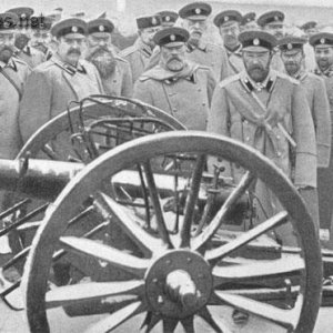 Russian General Kuropatkin and his artillery officers