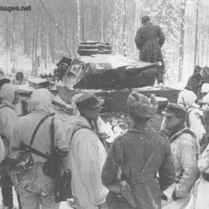 Finnish soldiers and a Pz.Kpfw III