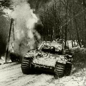 3rdReich_pz5g_Panther_rolling_up_a_snow_covered_road_during_Operation_Konra