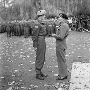 Montgomery awards medal ww2