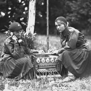 female radio operators WWI