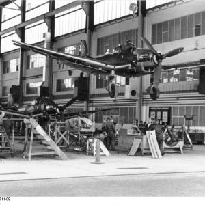 Bundesarchiv_Bild_101I-642-4711-08_Produktion_von_Junkers_Ju_87