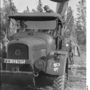 Bundesarchiv_Bild_101I-096-0506-24_Nordeuropa_Soldaten_beim_Start_eines_Bal