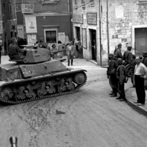 Bundesarchiv_Bild_101I-049-1553-16_Jugoslawien_Split_Einmarsch_von_Panzern