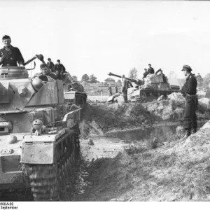 Bundesarchiv_Bild_101I-087-3680A-08_Russland_Panzer_IV
