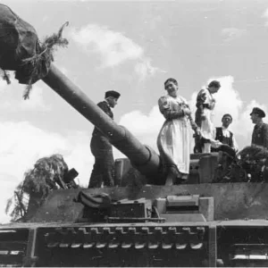 Bundesarchiv_Bild_101I-199-1444-33_Russland_bei_Brjansk_Panzer_VI_Tiger_I_