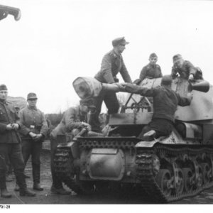 Bundesarchiv_Bild_101I-297-1701-26_Im_Westen_Panzer_Marder_I_
