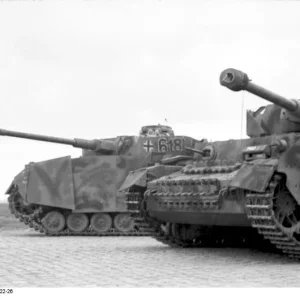 Bundesarchiv_Bild_101I-297-1722-26_Im_Westen_Panzer_IV