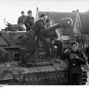 Bundesarchiv_Bild_101I-297-1726-17_Im_Westen_Panzer_IV_der_Waffen-SS