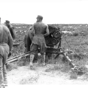 Bundesarchiv_Bild_101I-787-0505-08A_Nordafrika_21cm_Nebelwerfer