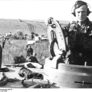 Bundesarchiv_Bild_101III-Zschaeckel-206-34_Schlacht_um_Kursk_Panzer_VI_Tige