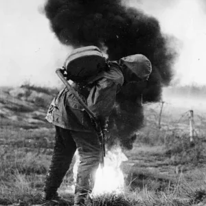 Bundesarchiv_Bild_183-J08355_bung_mit_Flammenwerfer