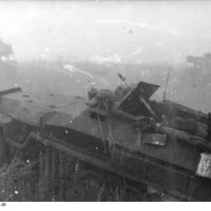 Bundesarchiv_Bild_101III-King-055-28_Russland_Panzer_der_Waffen-SS_beim_Ang