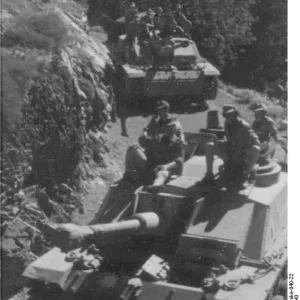 Bundesarchiv_Bild_101III-Pachnike-040-22_Italien_Sturmgesch_tz_der_Waffen-S