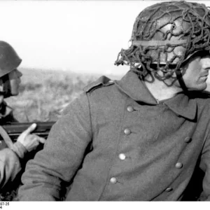 Bundesarchiv_Bild_101I-575-1807-25_Italien_Fallschirmj_ger_Soldat