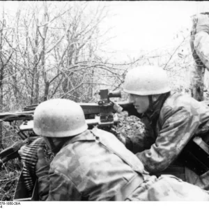 Bundesarchiv_Bild_101I-576-1850-29A_Italien_Fallschirmj_ger_mit_MG