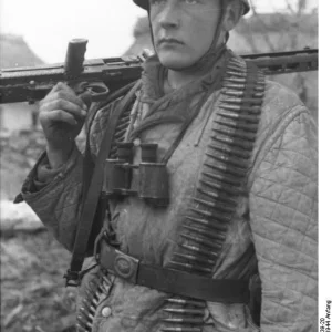 Bundesarchiv_Bild_101I-578-1939-20_Bei_Monte_Cassino_Fallschirmj_ger_mit_MG